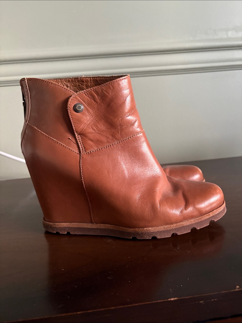 SOLD UGG Amal boots size 39